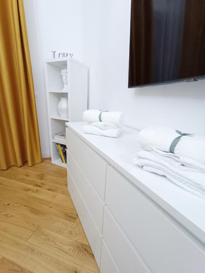 Ai Castelli Apartment - Locazione Turistica Cin It58060C2Fhnreg9A Colonna Exterior foto